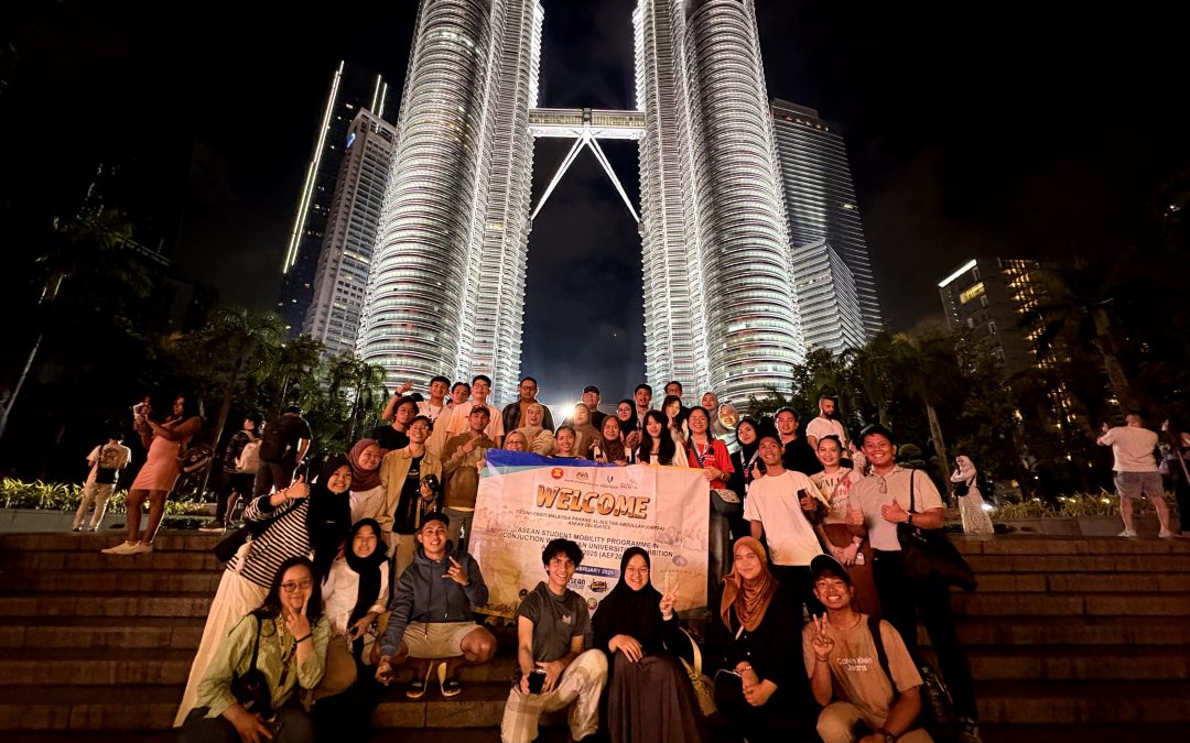 Muhazirin Khoeroy and other ASEAN Mobility Program Participants Explore Kuala Lumpur